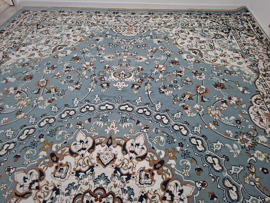 Шёлковый кілем сатылады