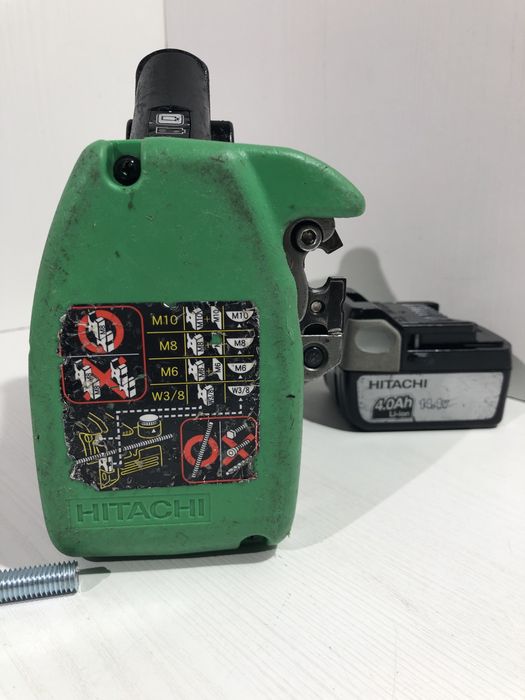 Mașină pentru debitat bară filetată Hitachi