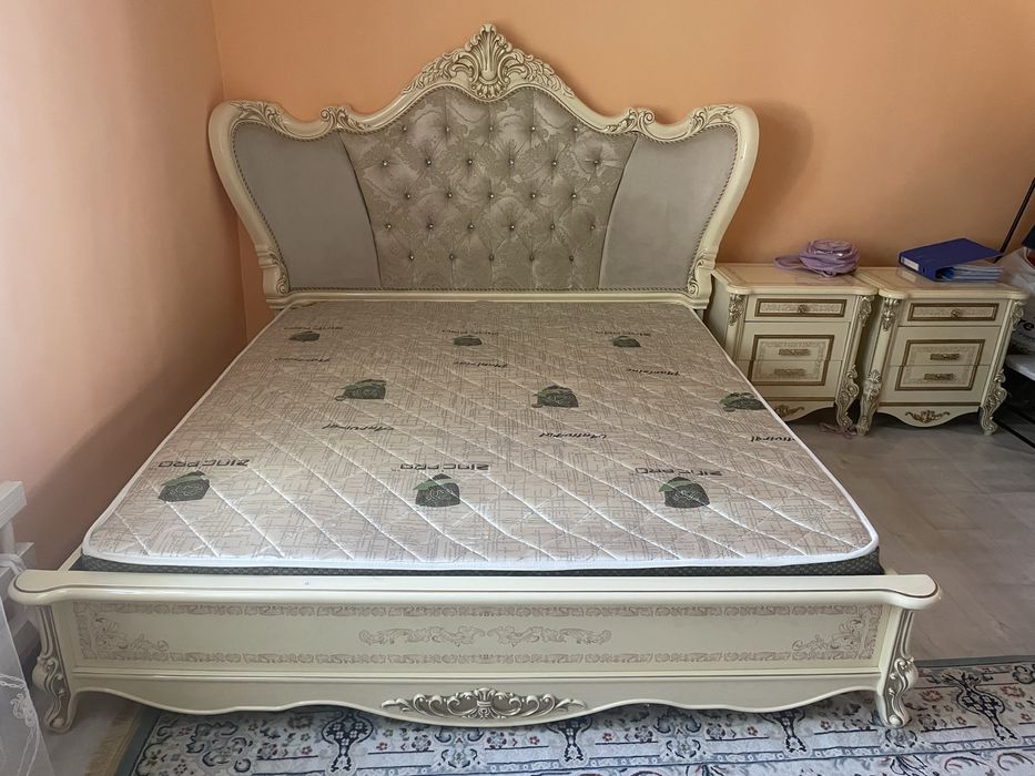 Двух спальный кровать Б/У