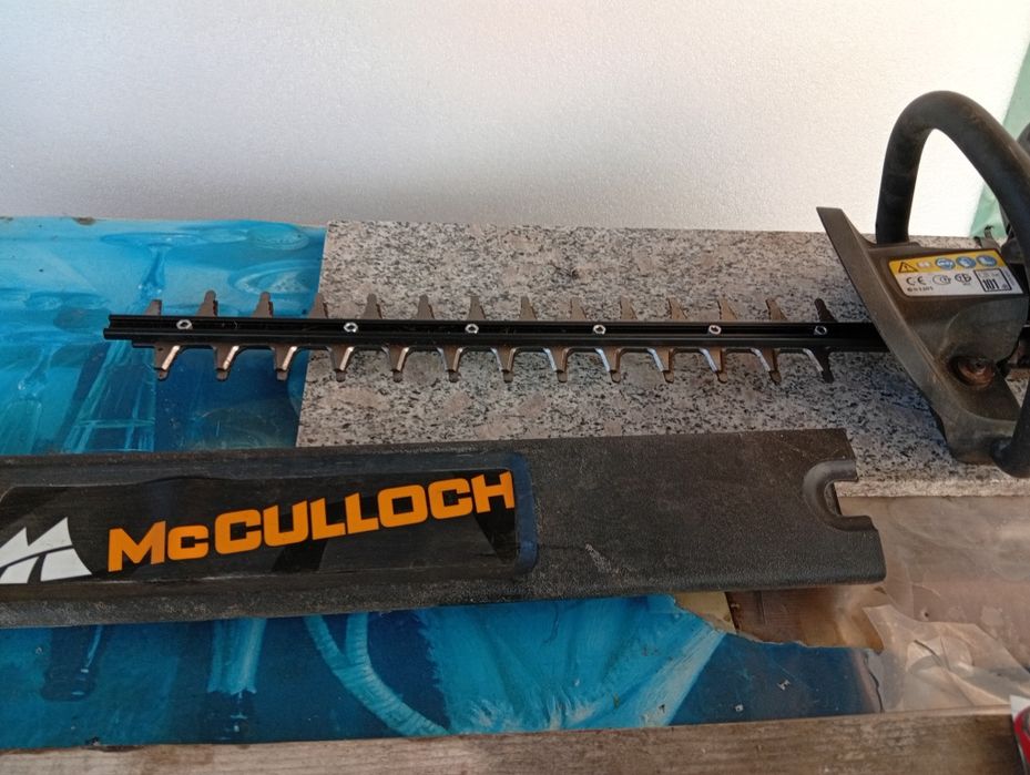Mcculoch drujbă și trimer tăiat gard viu