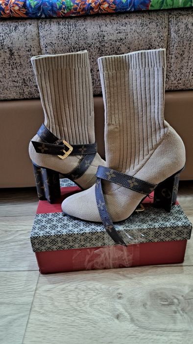 Продам женскую обувь