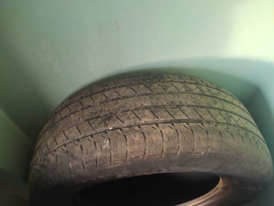 Продается пара шин