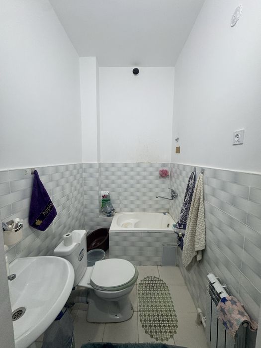 Kogon sity da 2 xonali kvartira sotiladi kogonni sentirida kirpichni