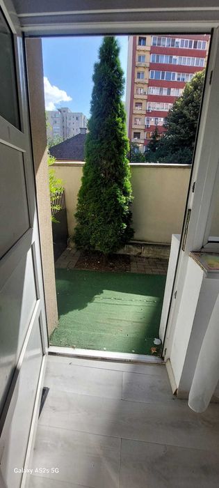 Spatiu comercial la casa, curte proprie, Florilor