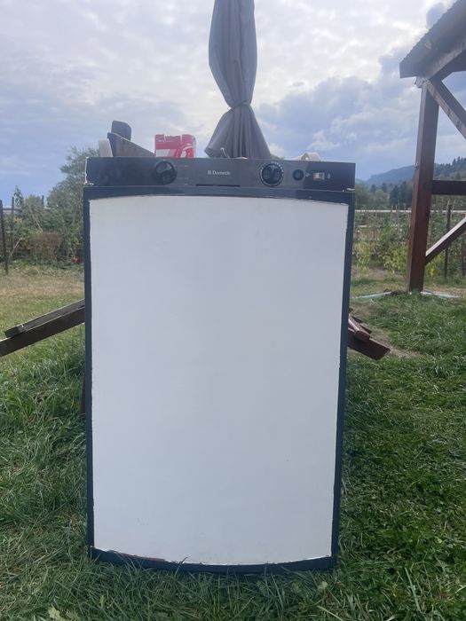 Frigider Rulota Dometic