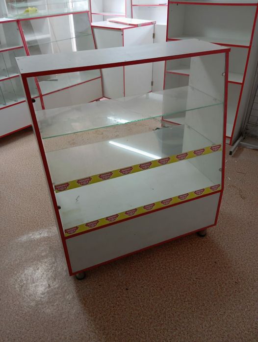 Продам витрину полку