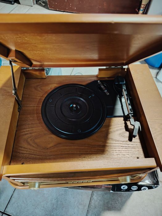 Музикалната система Denver MRD-51 в ретро дизайн