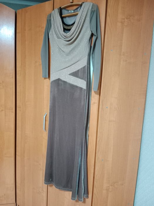 Продам платье вечерние.