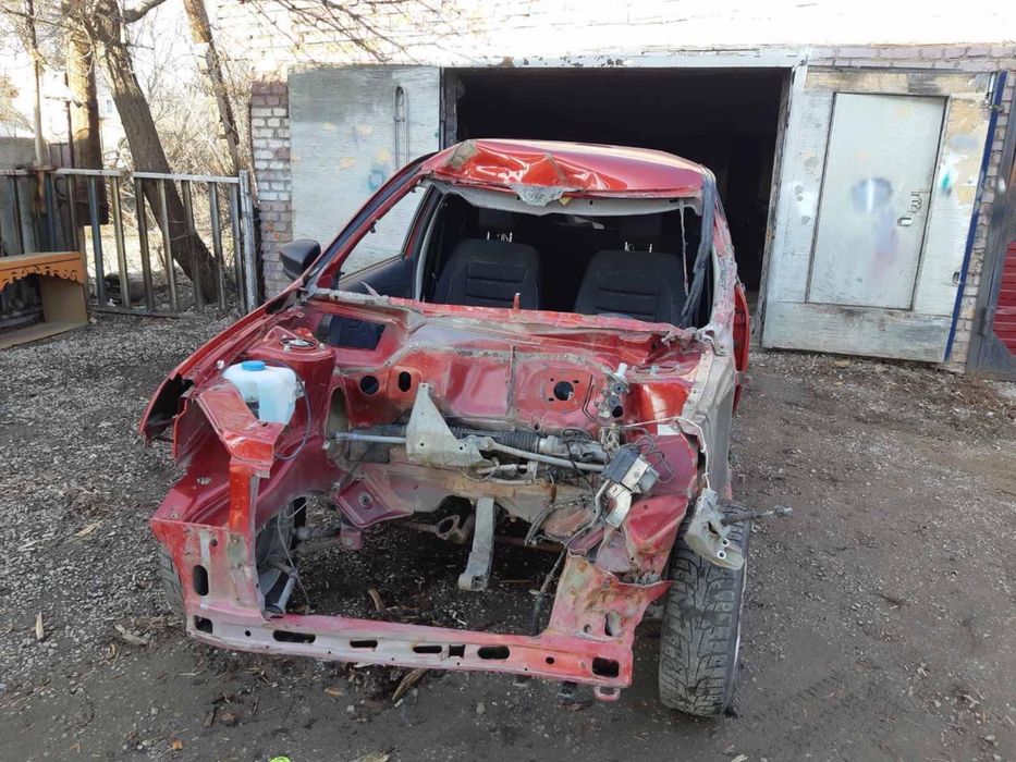 Продам на запчасти lada granta