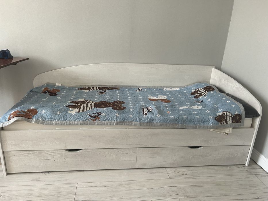 Продам две кровати одинаковые