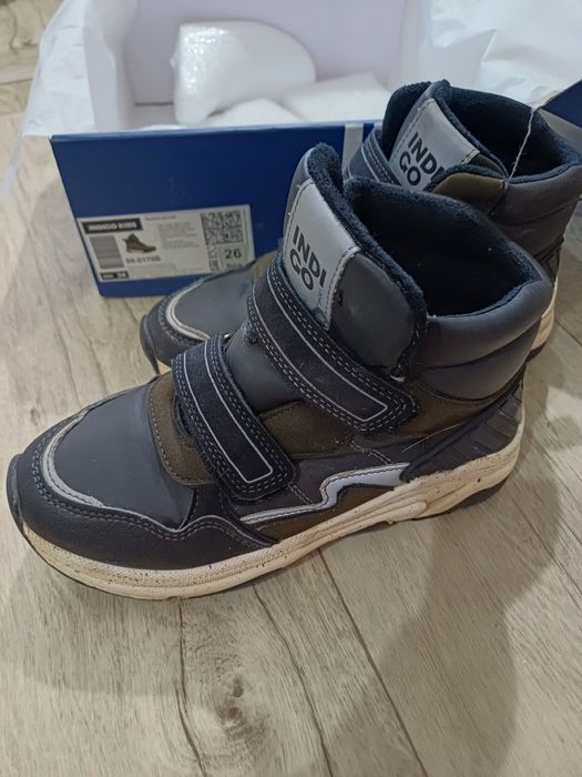 Продам детские ботинки