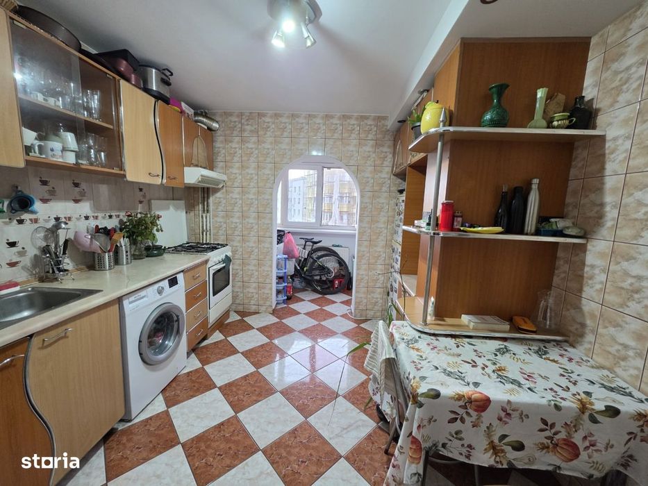 Dristor, rond Baba Novac, pe Vulcan Judetul, 5 minute metrou — fotografia 1