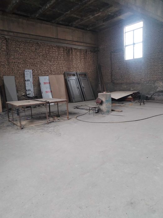 Noturar bino sotiladi