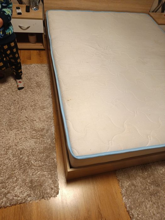 Продавам спалня + матрак