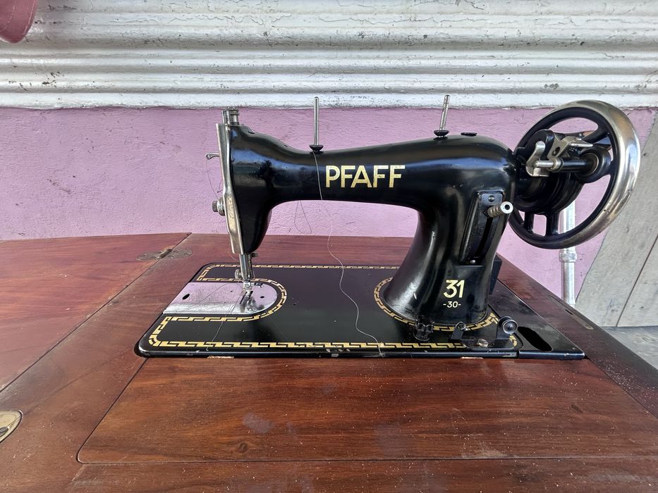 Vand masina de cusut functioneaza pret 900 lei negociabil