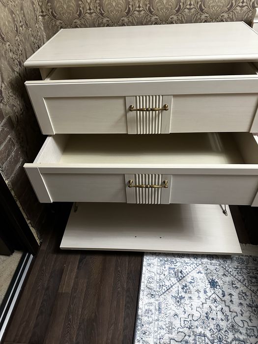 Продам спальный гарнитур новый