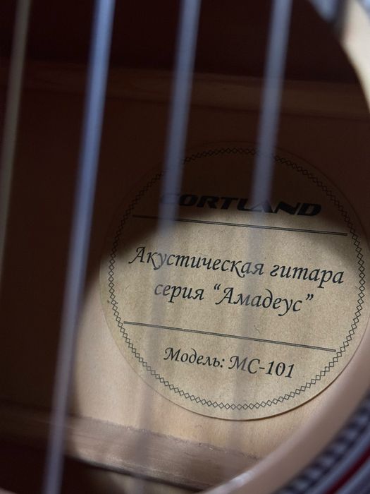 Продаю гитару Акустическую