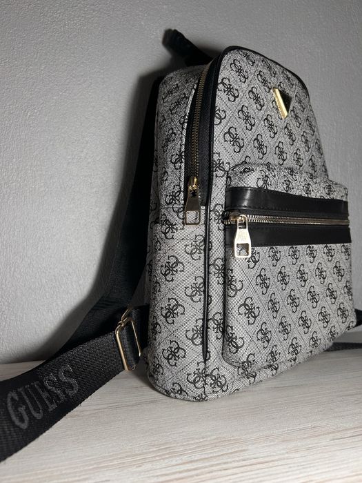 Високо качествена раница на GUESS