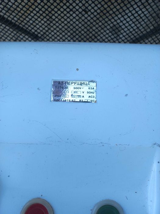 Трифазни контактори и пускатели