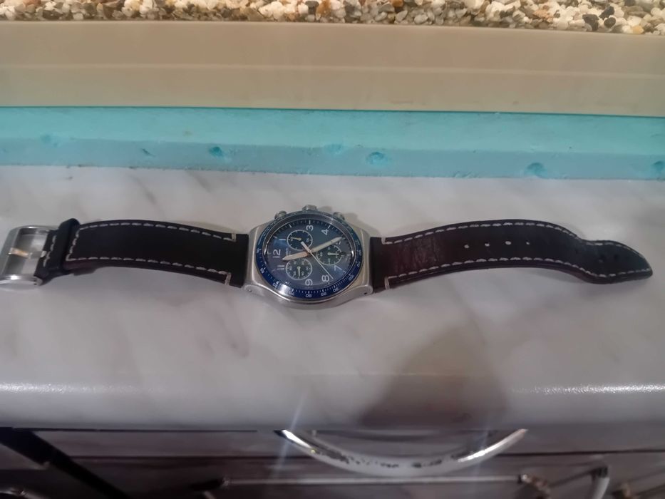 Продавам стилен хронограф Swatch Swiss Made.