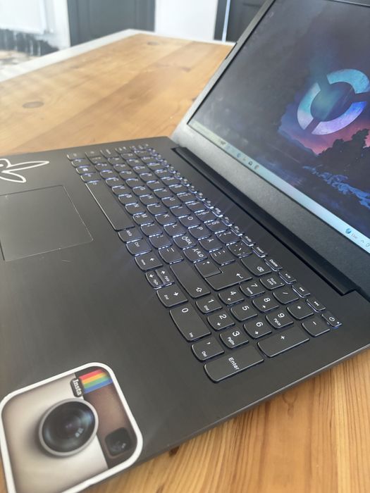 Lenovo Gaming• i5-8300H• Nvidia GTX 1050• 12gb ram ddr4• SSD 256gb