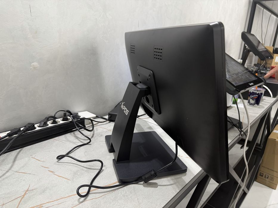 POS monoblok sensor ekran Core i5 12-avlod, DDR8, SSD 128GB