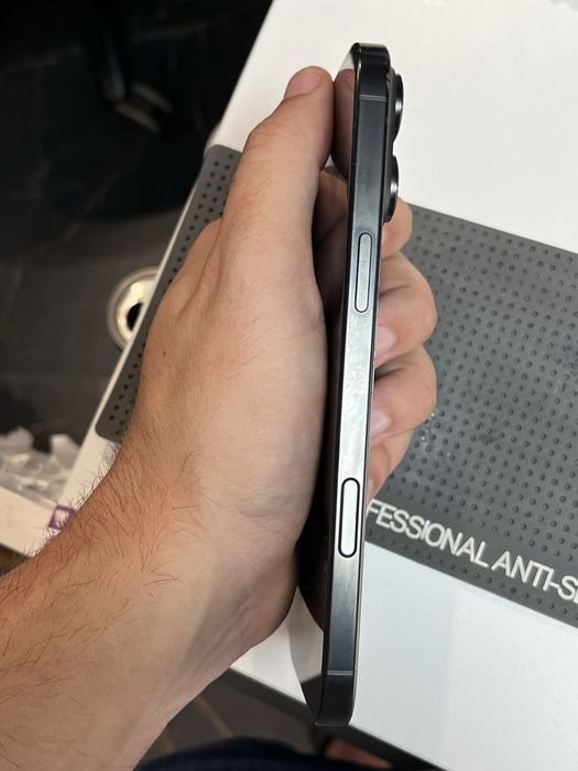 Iphone 16 Pro Max без платка