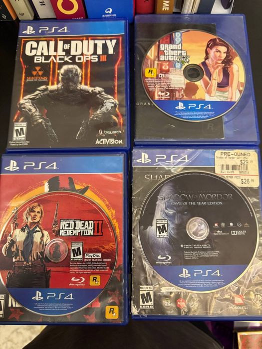 PS4 Slim 1TB + 2 джойстика + игры