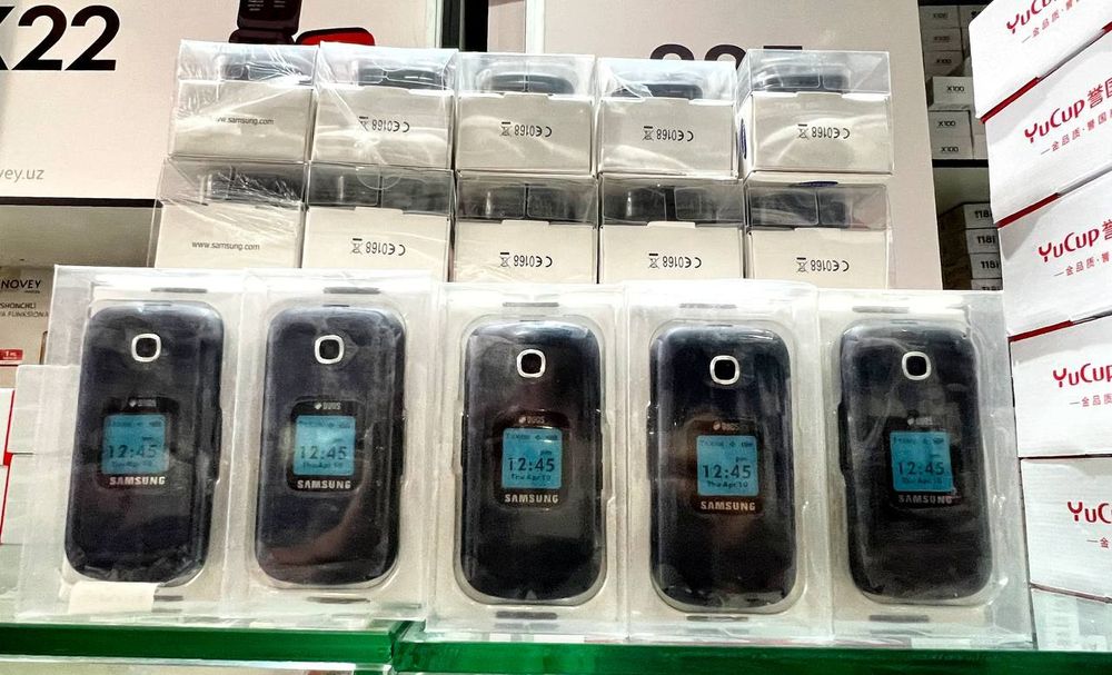 Gusto 3 (B311V) Samsung, Barcha knopkali liguwkali tella mavjud.