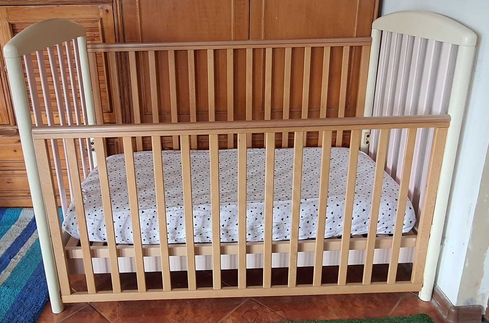 Pătuț de copil din lemn masiv