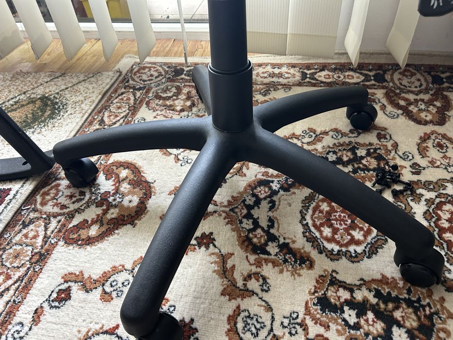 Anexe impecabile  , scaun  ergonomic