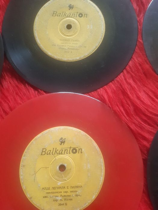 Стари грамофони плочи от едно време