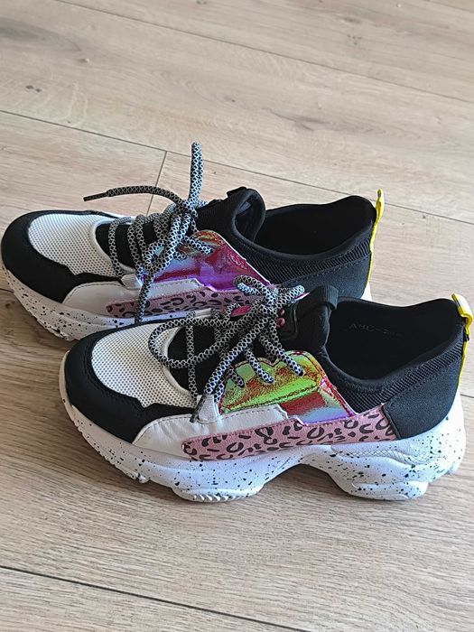 Маратонки в отлично състояние, размер 35-36