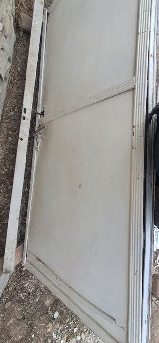 Железный дверь металлов