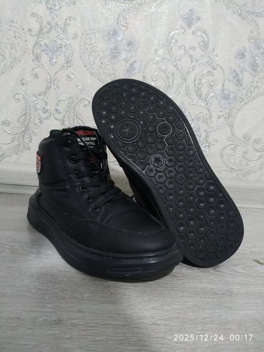 Мужской ботинка сотилади. 38®