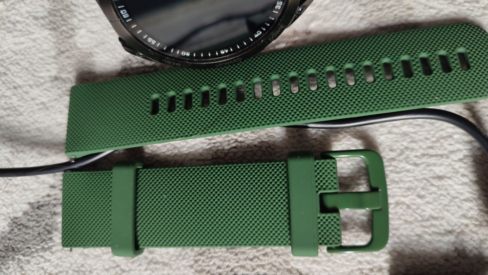 Смарт часы на запястье