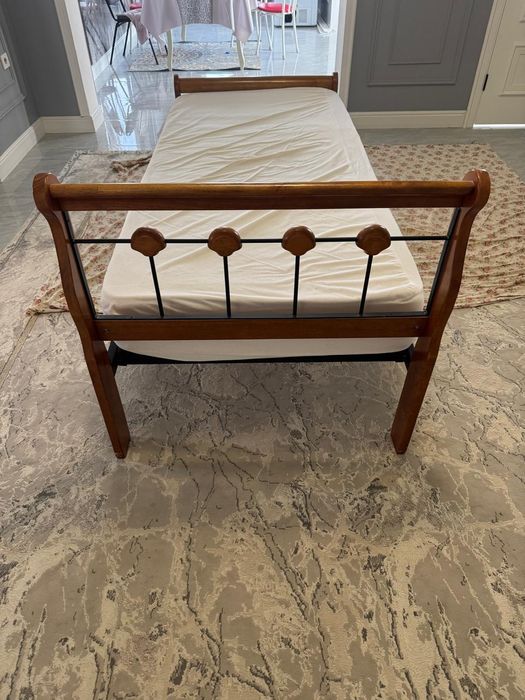 Дерево метал крават