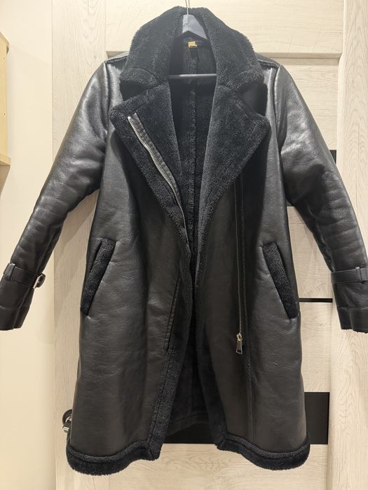 Теплая дубленка черного цвета