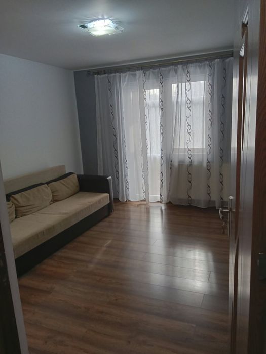 Închiriez apartament