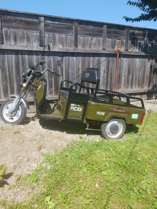 Vând  triciclu electric