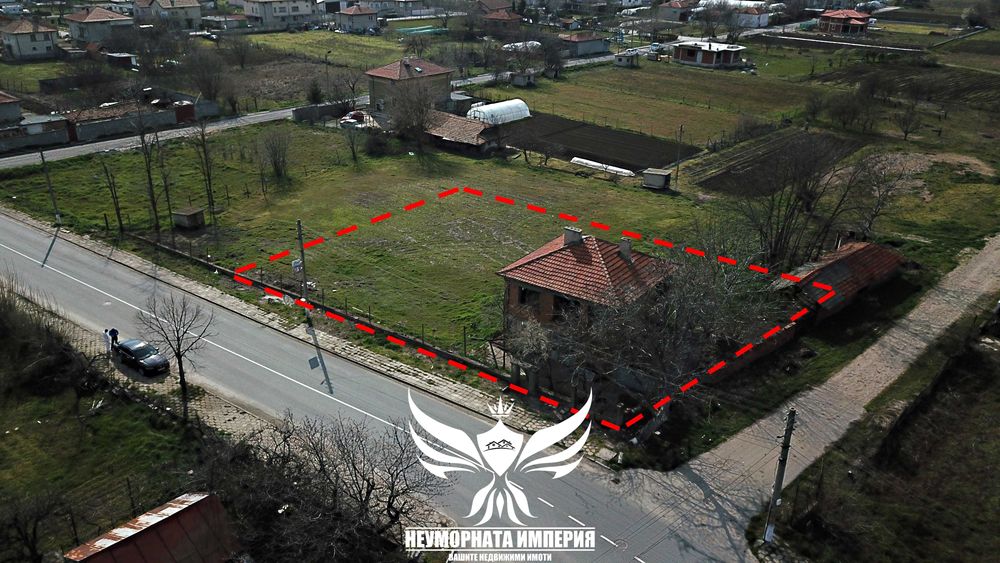 Продавам двуетажна къща 175РЗП и двор 890кв.м. с гараж в с.Кочево