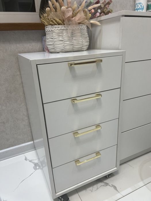 Продается оборудование и мебель для салона красоты