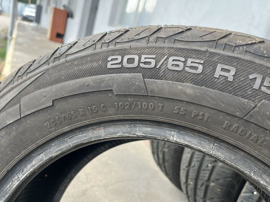 4 бр. гуми за бус 205/65/15C Uniroyal 7-8 mm DOT 0914