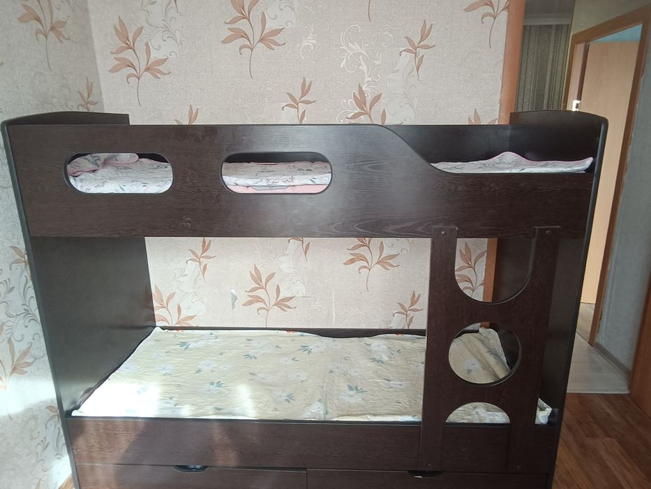 Кровать двухъярусная