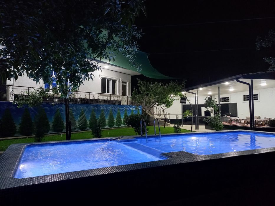 Dacha oq tosh sentr