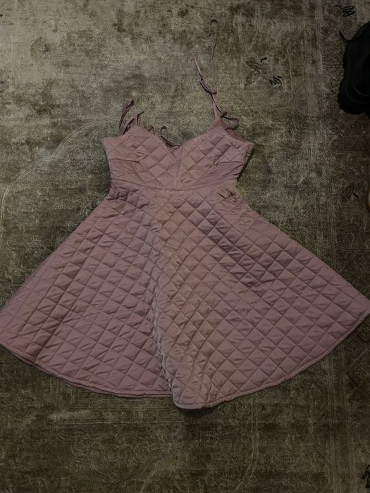 Къса рокля с ватирана текстура