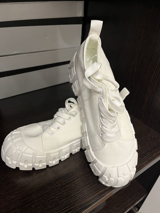 Продам кеды женские