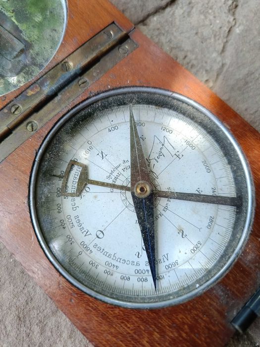 Стар френски компас 1900 г., използван през ПСВ, работещ