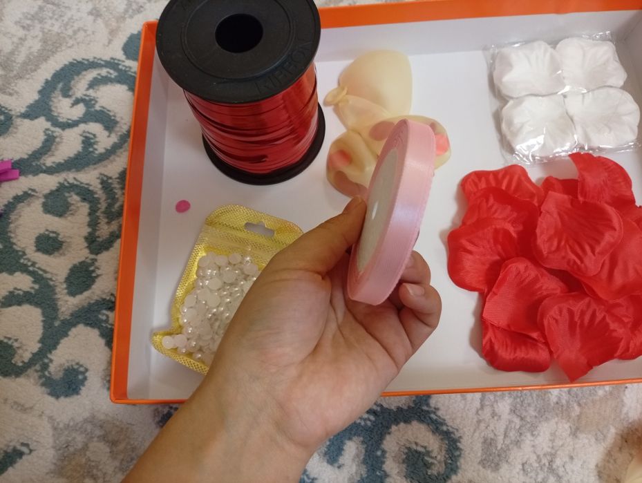 Для офармления Лента, шар,жасанды гүл