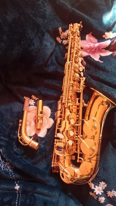 Алт саксофон  чисто нов